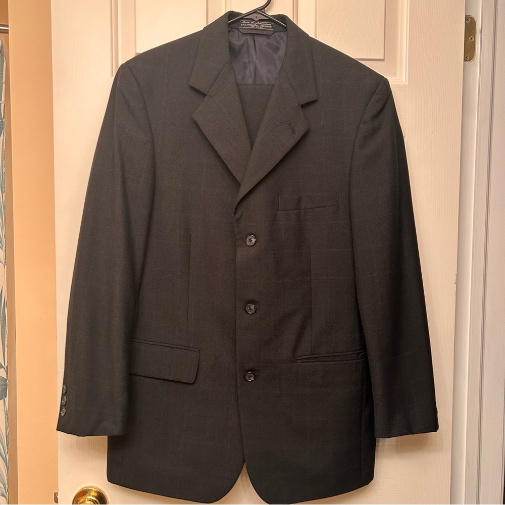 Men’s suit- 40R jacket; 34 X 30 pants